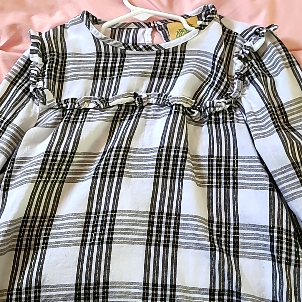 Thereabouts, S 7/8, Plaid white, gray, and black blouse with gold detailing.